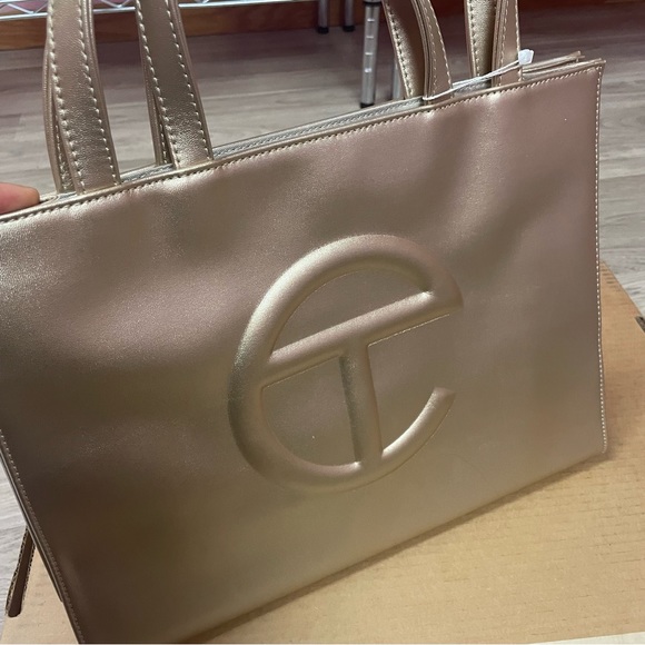 ✨✨Authentic Telfar Medium Metallic Gold Shopping Bag✨✨ - Picture 7 of 17